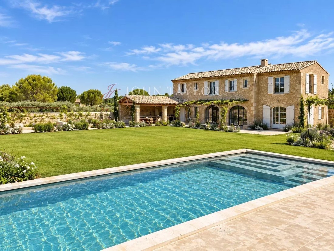 Country House in Eygalières, Provence-Alpes-Côte d'Azur, France 3 - 18549679