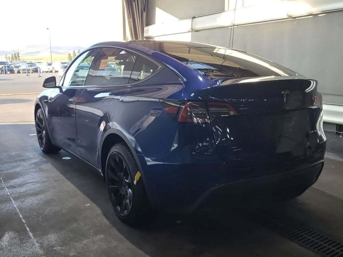 Suv in Newport Beach, CA, United States 2 - 18913908