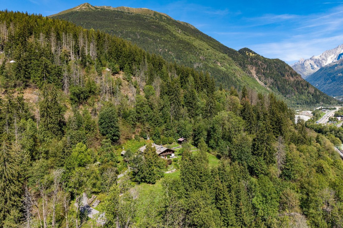 House in Chamonix-Mont-Blanc, Auvergne-Rhône-Alpes, France 2 - 17023025