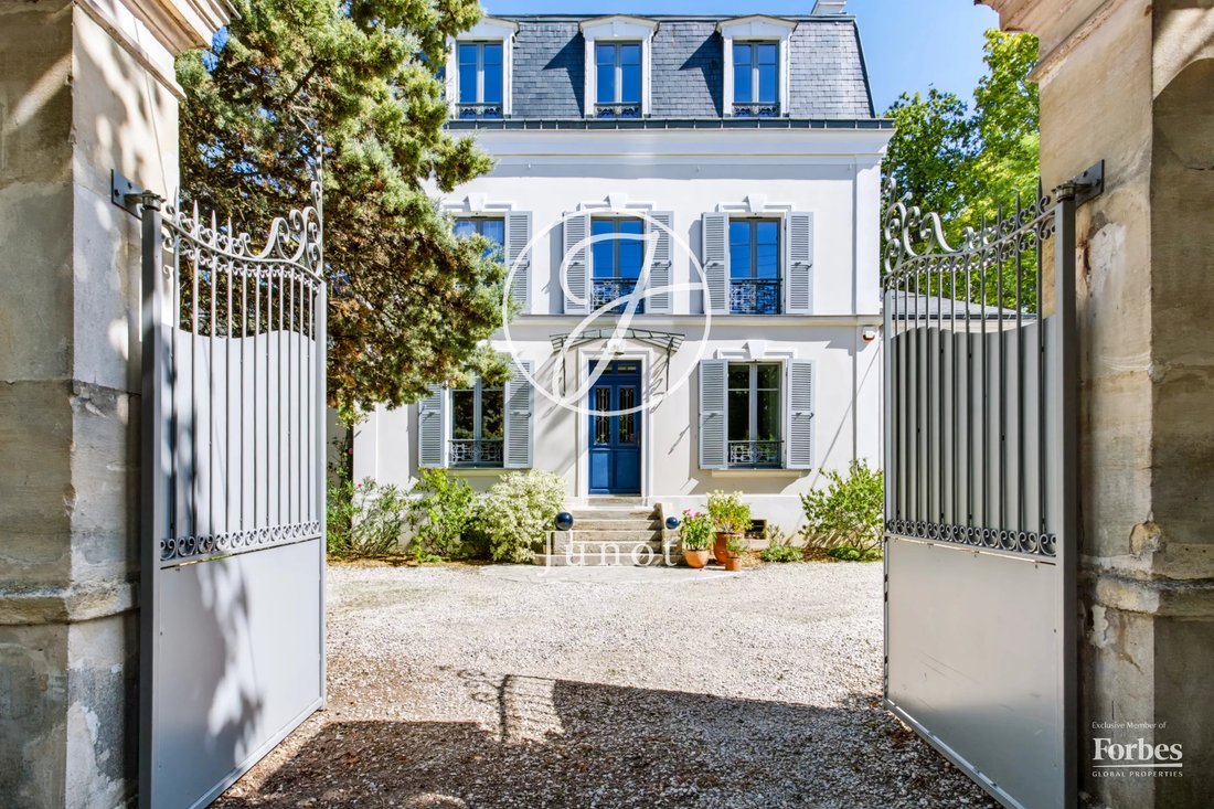 House in Le Vésinet, Ile-de-France, France 3 - 18906064
