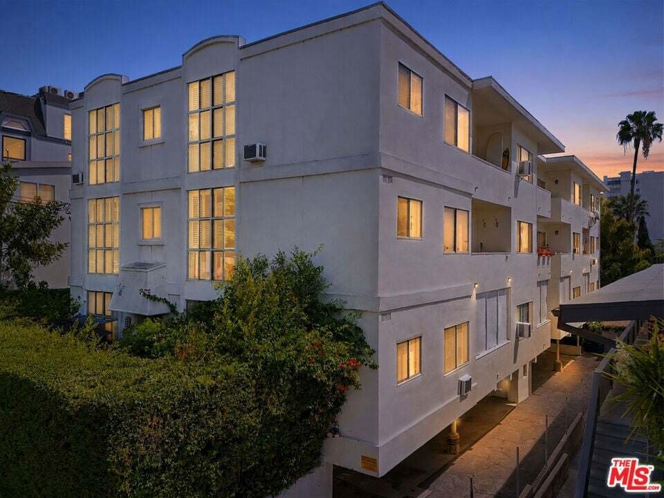 Los Angeles, California, United States 1 - 18908861