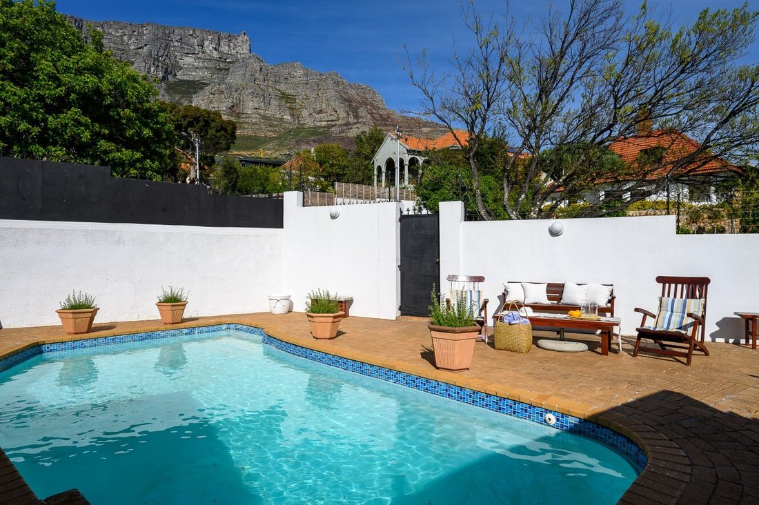 House in Oranjezicht, City Bowl, Cape Town 3 - 18908138