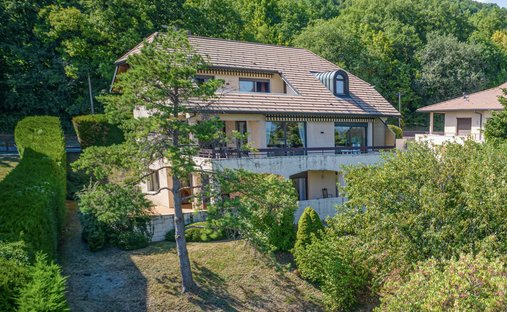 Maison à Divonne-les-Bains, Auvergne-Rhône-Alpes, France 1