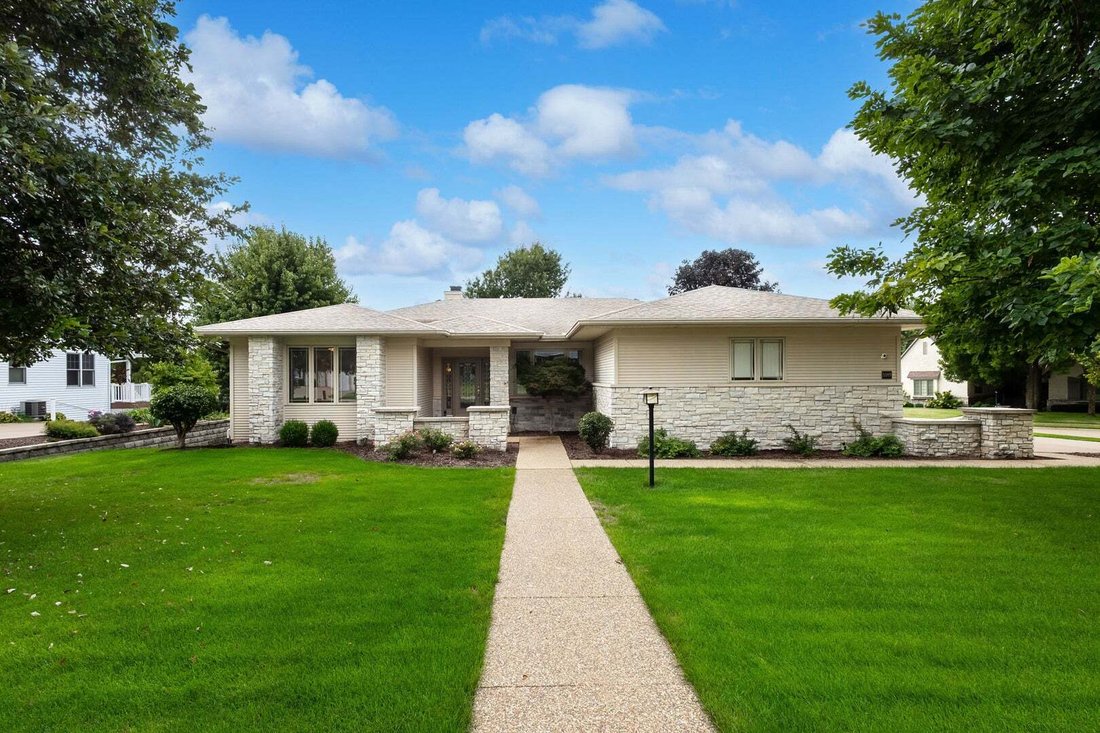 House in Bettendorf, Iowa, United States 1 - 18906404