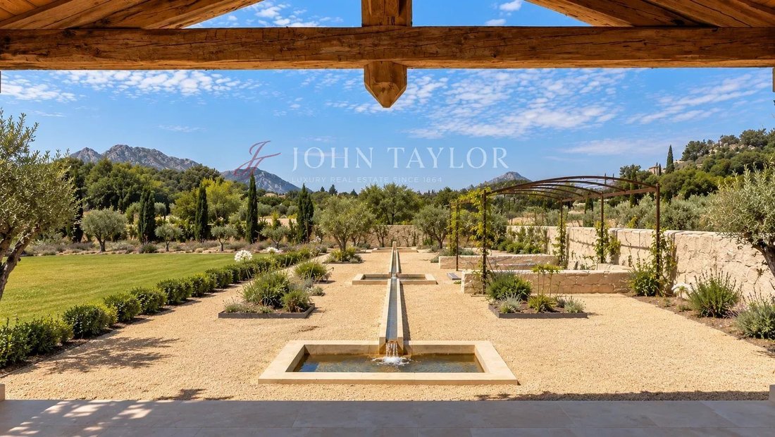 Country House in Eygalières, Provence-Alpes-Côte d'Azur, France 4 - 18549679