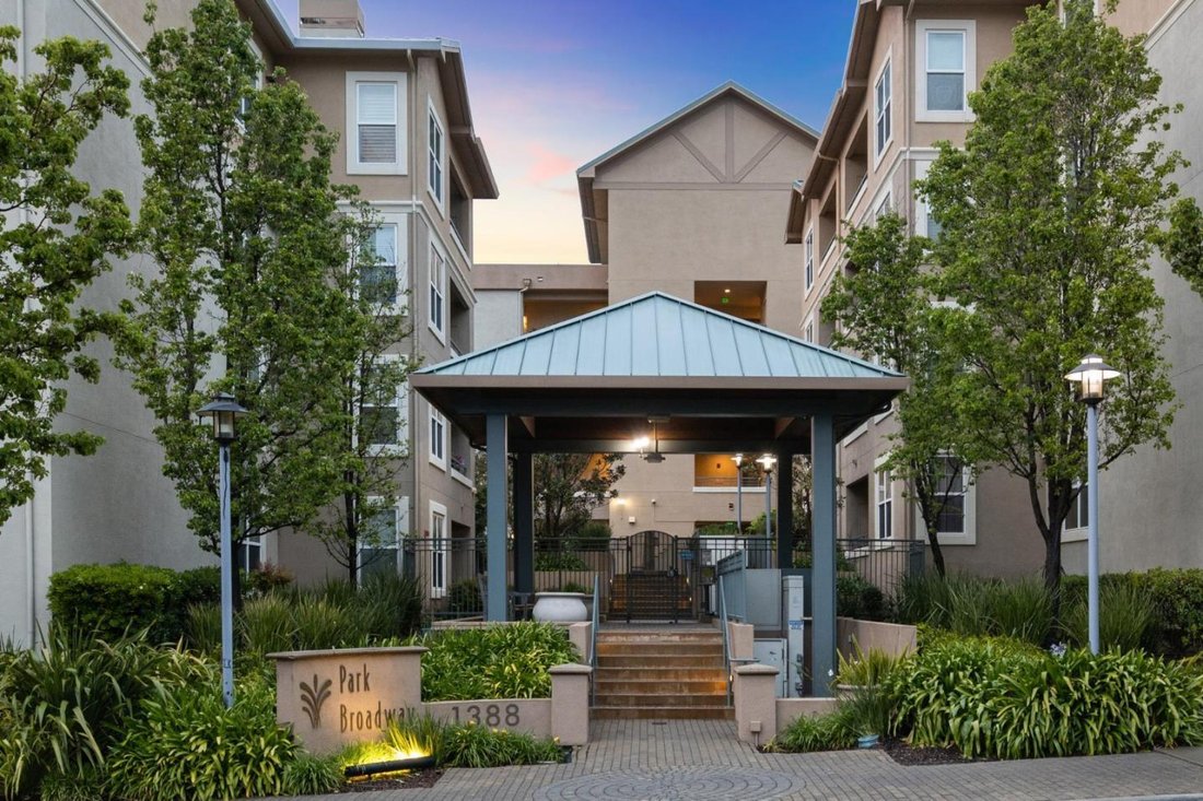 Condo in Millbrae, California, United States 1 - 18909426
