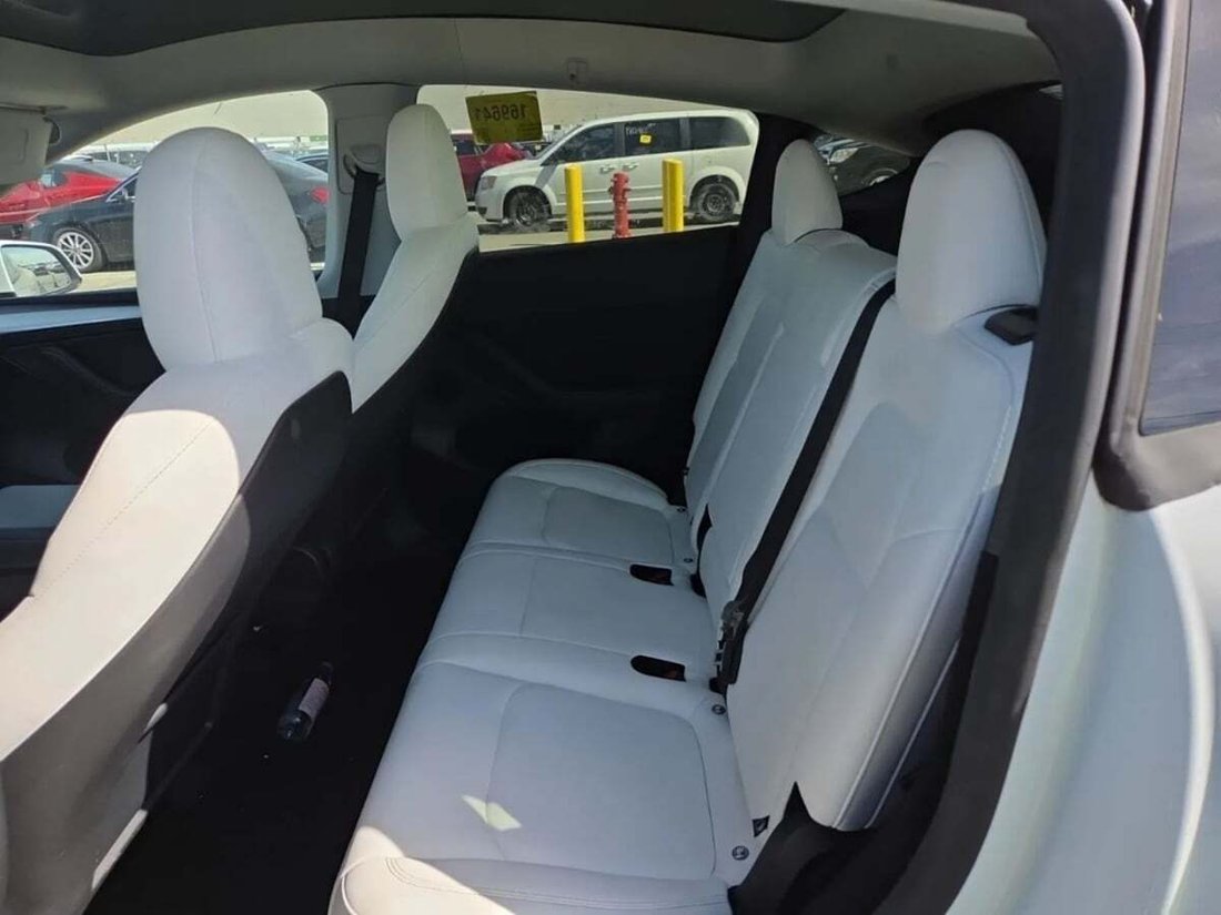 Suv in Newport Beach, CA, United States 2 - 18913905