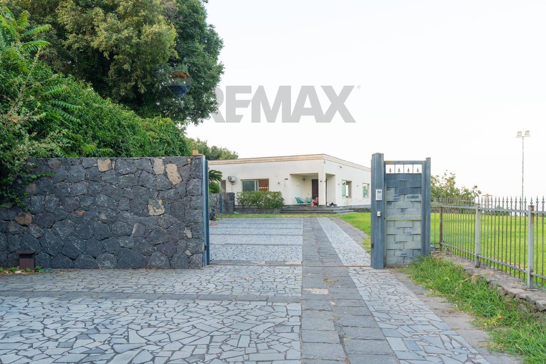 Villa in Valverde, Sicily, Italy 1 - 18912126