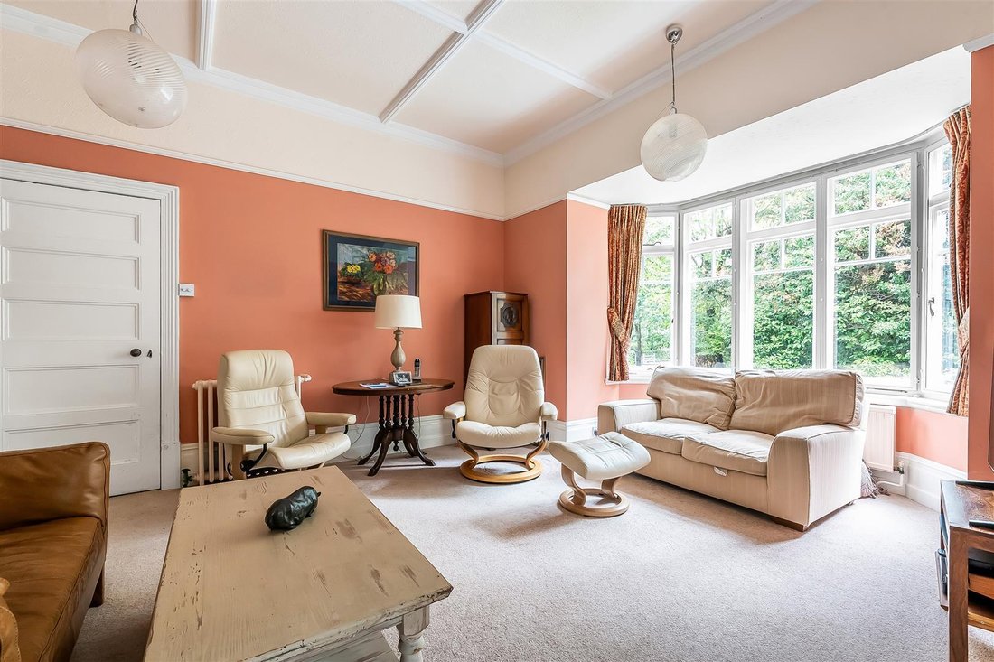 House in Surrey, England 3 - 18909338