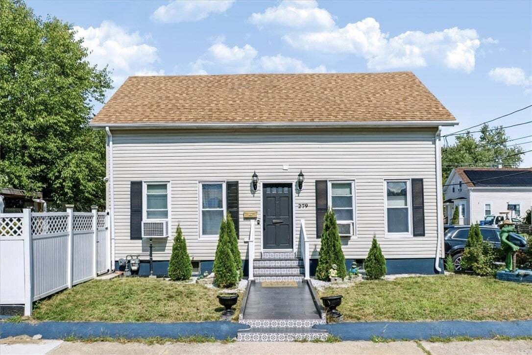 Altro a Cranston, Rhode Island, Stati Uniti 1 - 18908693