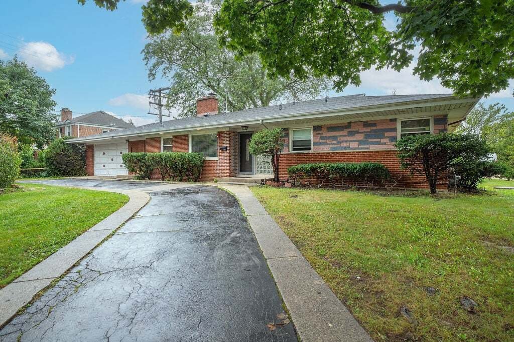 House in Lincolnwood, Illinois, United States 2 - 18915496