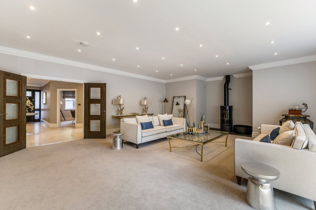 House in Chorleywood, England 2 - 18906959