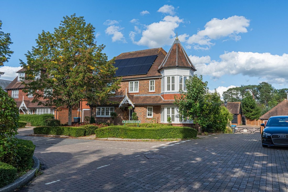 House in Bolnore, Haywards Heath, England 1 - 18907433