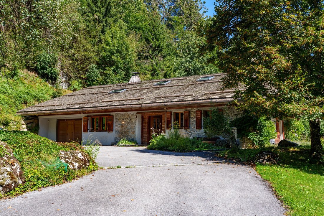 House in Chamonix-Mont-Blanc, Auvergne-Rhône-Alpes, France 3 - 17023025