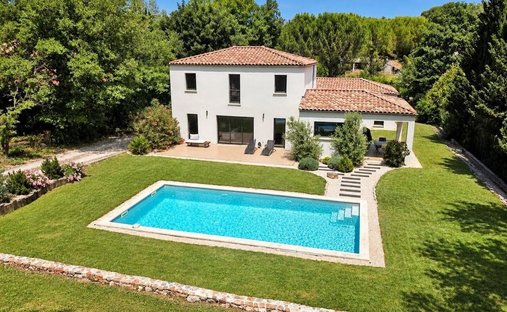 Villa in Rousset, Provence-Alpes-Côte d'Azur, France 1