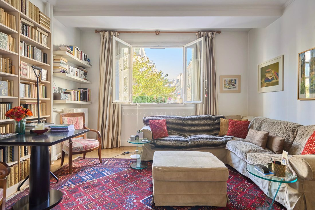 Apartment in Saint Thomas d'Aquin, Paris 7e Arrondissement, Paris 1 - 18907362