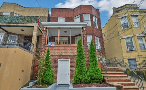 House in Guttenberg, New Jersey, United States 1