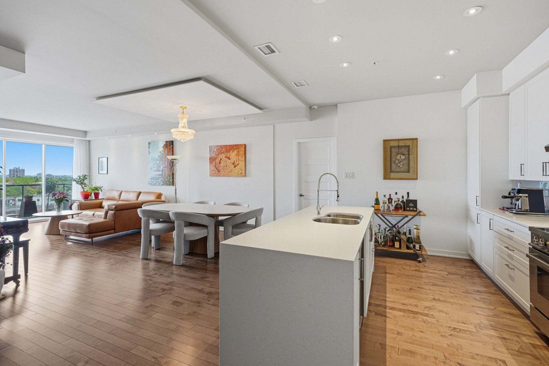 Condo in Mount Royal, Quebec, Canada 1 - 18910895