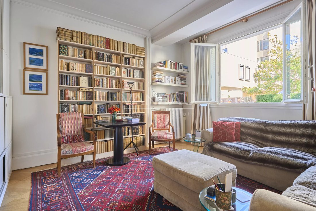 Apartment in Saint Thomas d'Aquin, Paris 7e Arrondissement, Paris 2 - 18907362