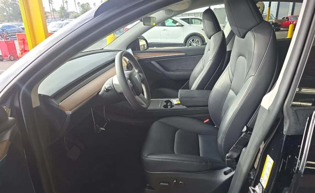 Suv in Newport Beach, CA, United States 5 - 18913922