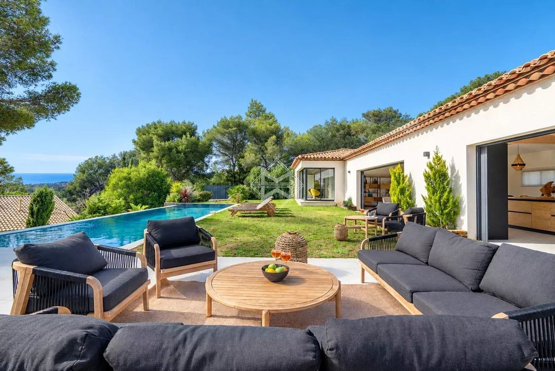 Villa in La Croix-Valmer, Provence-Alpes-Côte d'Azur, France 2 - 14968977