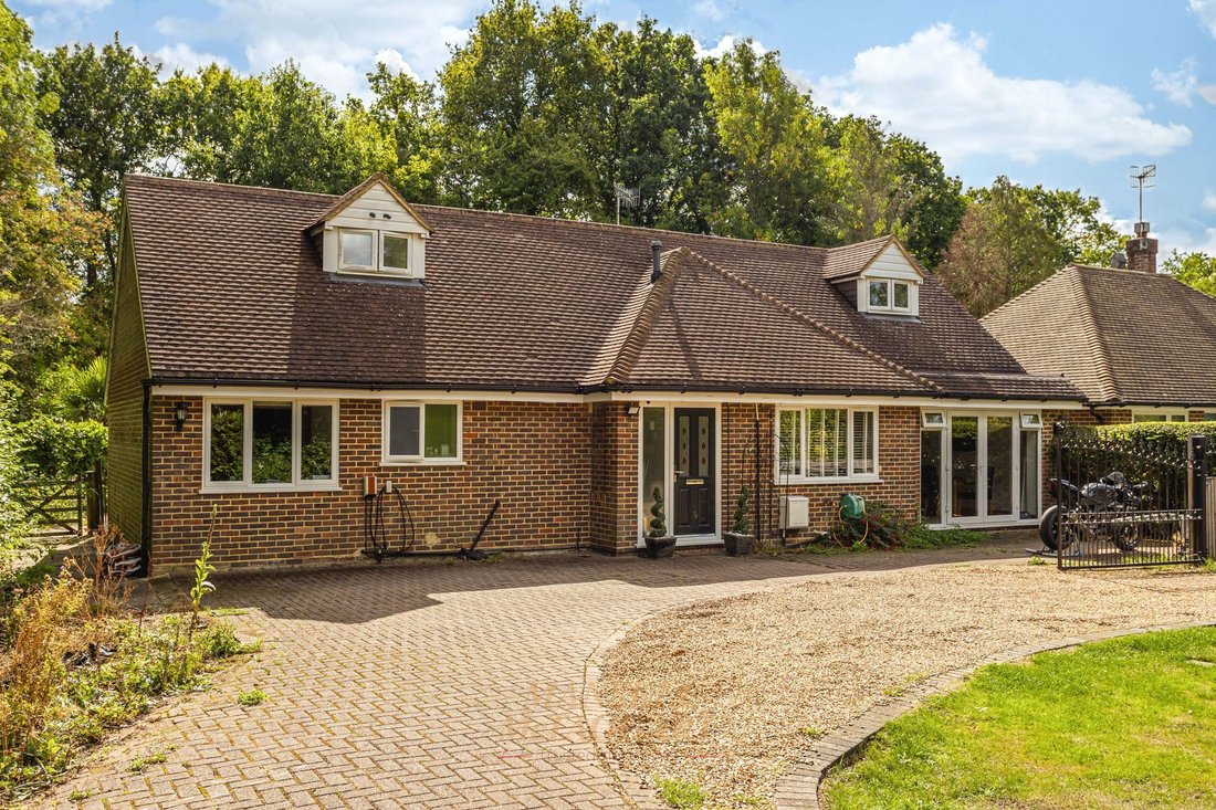 Haus in Charlwood, England 1 - 18907407