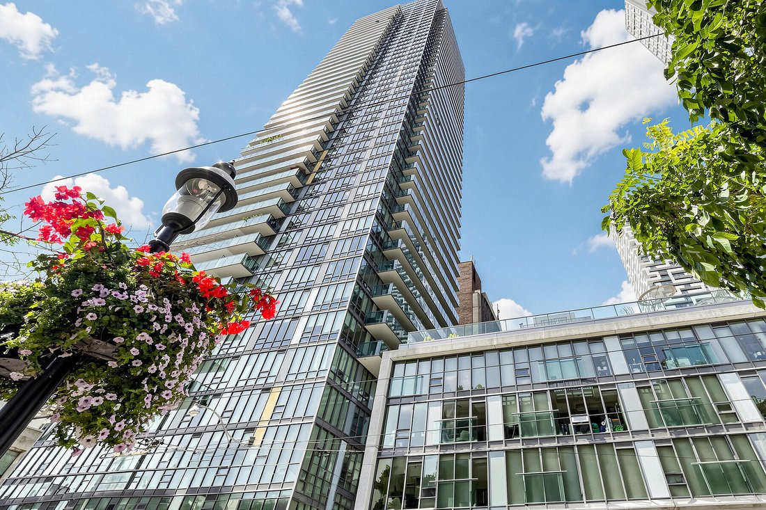 Condo in Toronto, Ontario, Canada 1 - 18912239