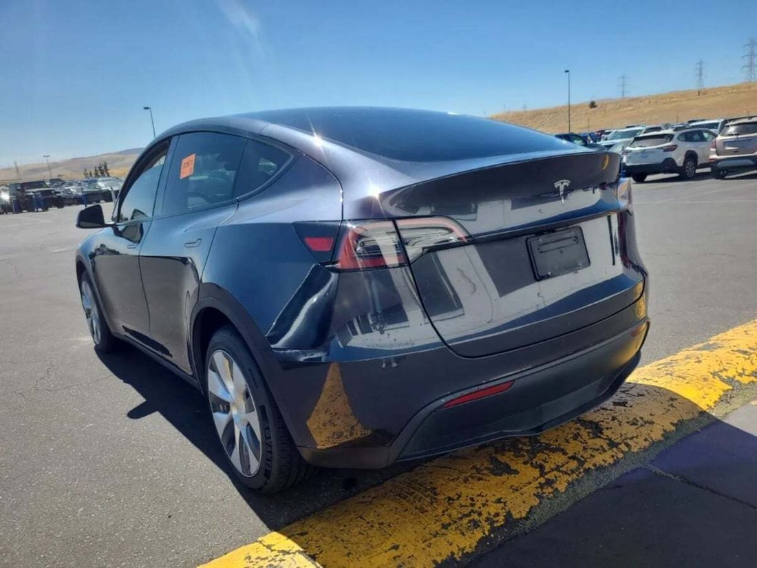 Suv in Newport Beach, CA, United States 2 - 18913920