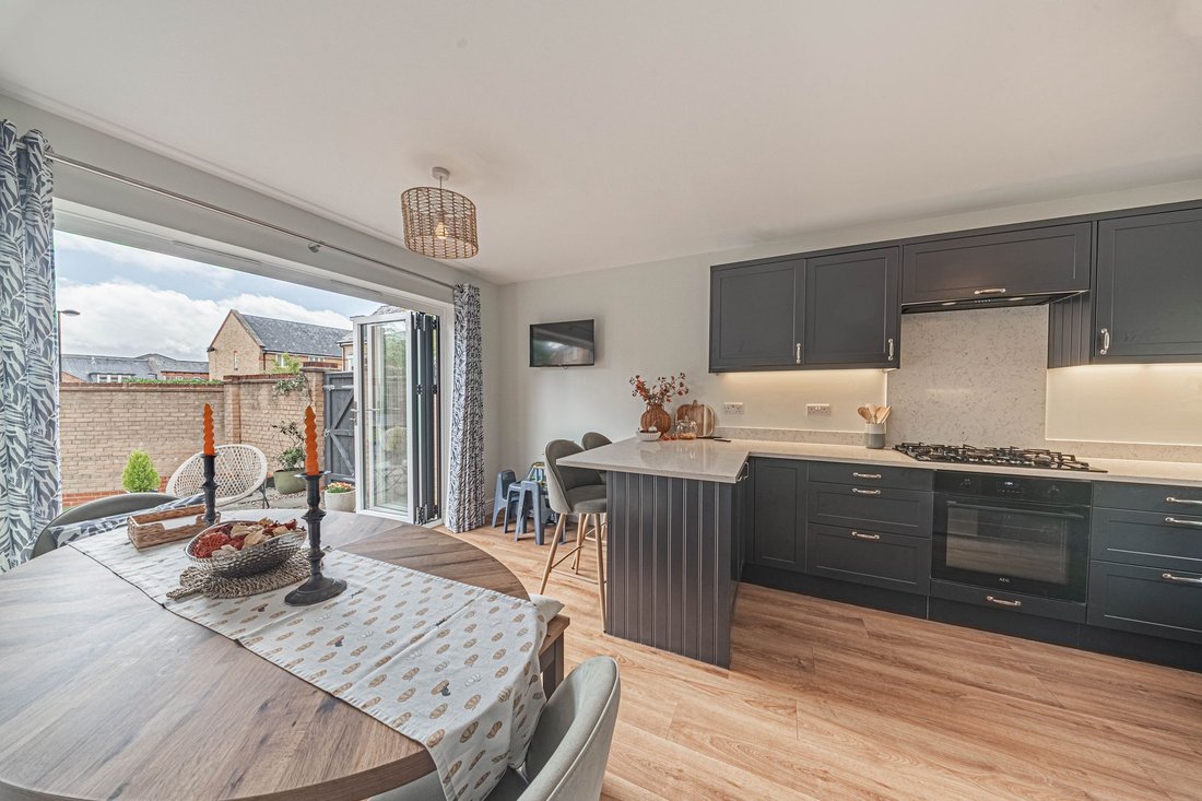 House in Haywards Heath, England 3 - 18907018