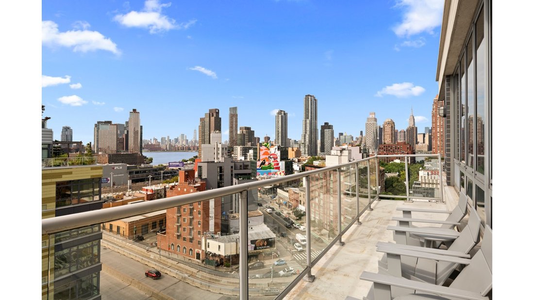 New York, New York, United States 1 - 18910775