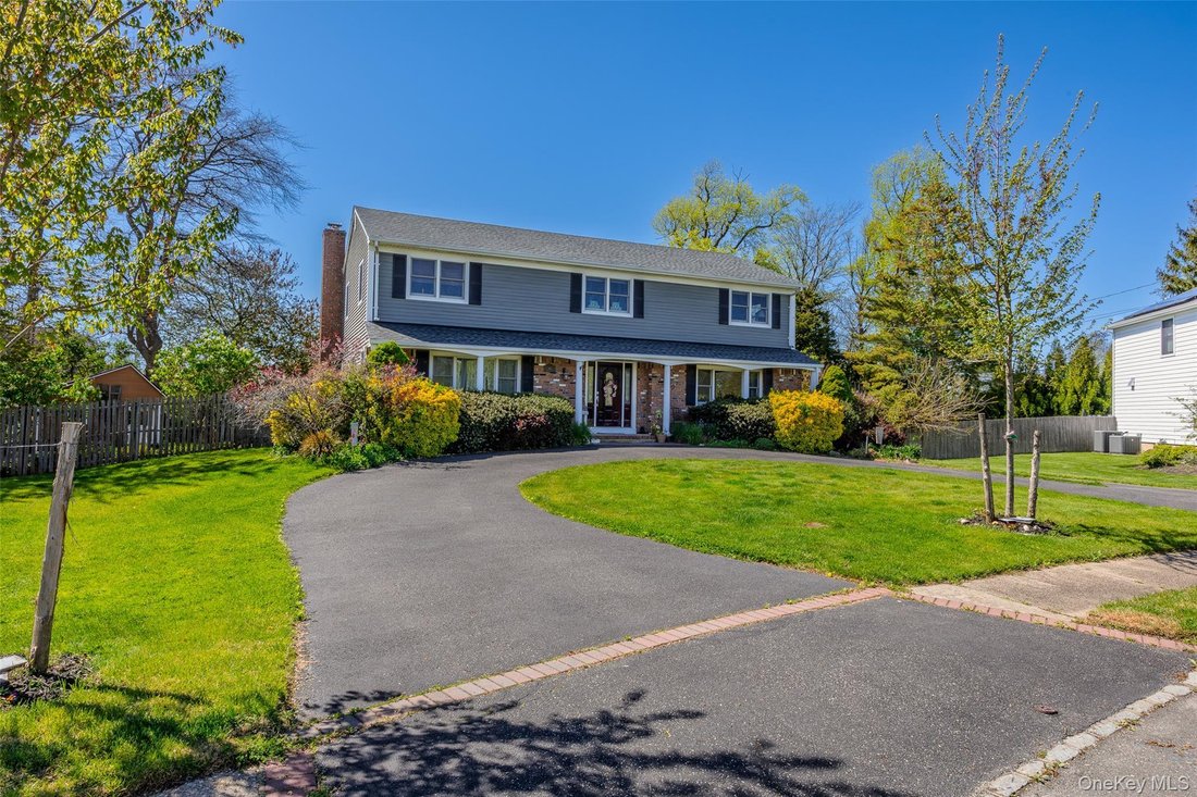 House in Yaphank, New York, United States 1 - 18909652