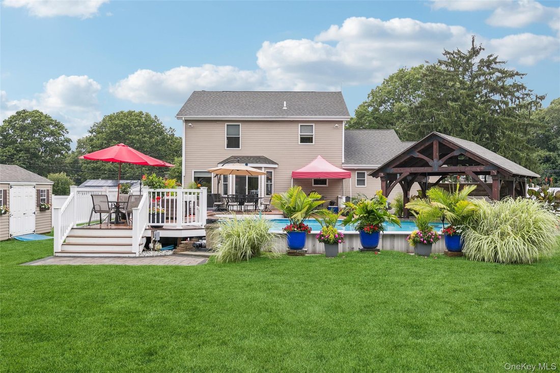 House in Shirley, New York, United States 5 - 18910690