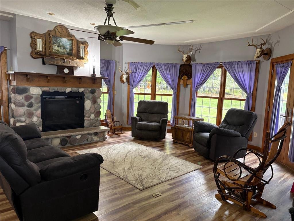 House in Clear Lake, Wisconsin, United States 5 - 18909634