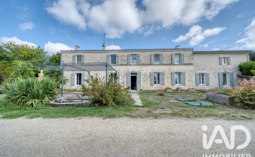 House in Saint-Romain-de-Benet, Nouvelle-Aquitaine, France 1