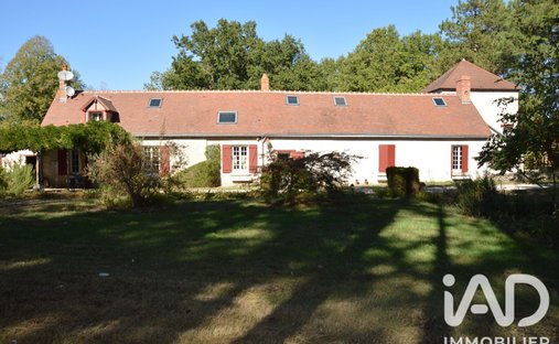House in Saint-Georges-sur-Cher, Centre-Val de Loire, France 1