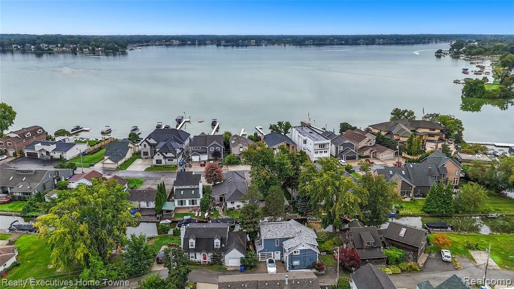 House in Keego Harbor, Michigan, United States 4 - 18906534
