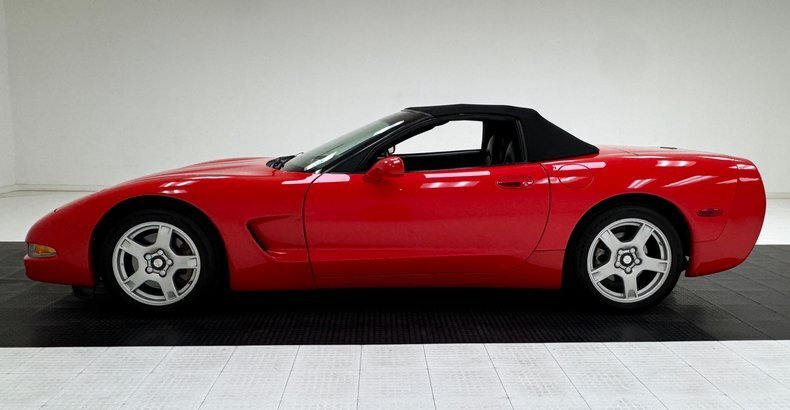 Cabriolet in Morgantown, United States 3 - 18913477