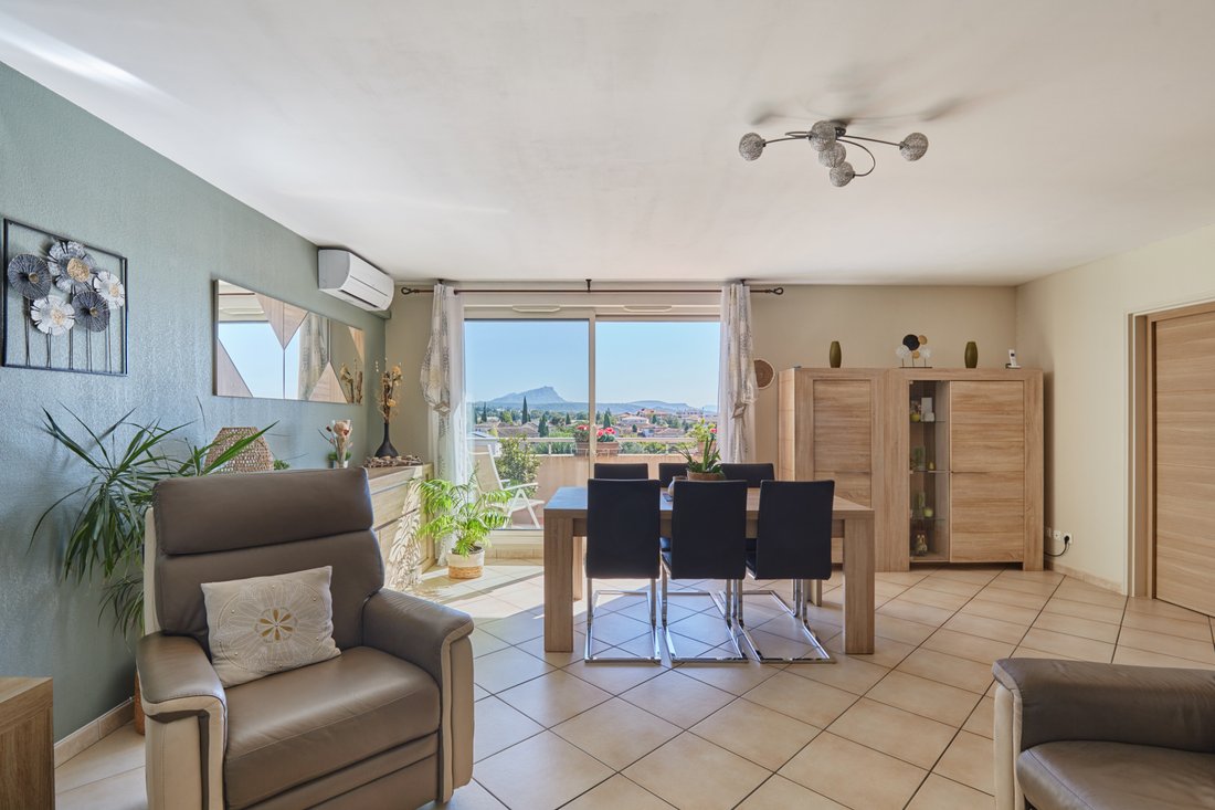 Penthouse in Granettes-Jauberte-Sainte Anne, Aix-en-Provence, France 3 - 18914056