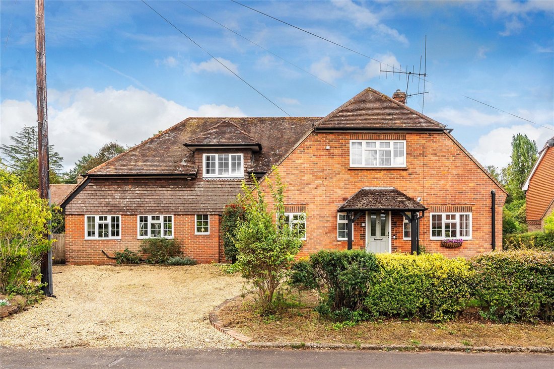 House in Newlands Corner, Guildford, England 1 - 18909141