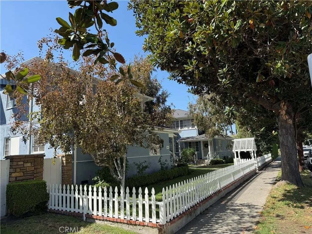Los Angeles, California, United States 3 - 18910079