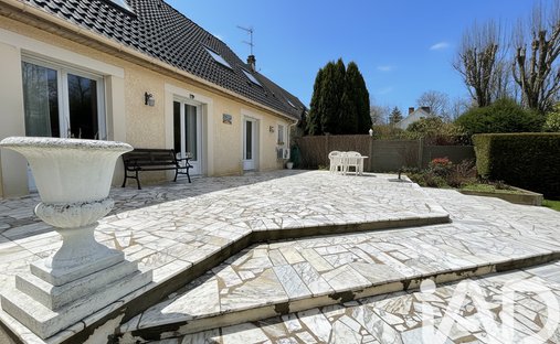 House in Beauregard-Les Gradins, Torcy, France 1
