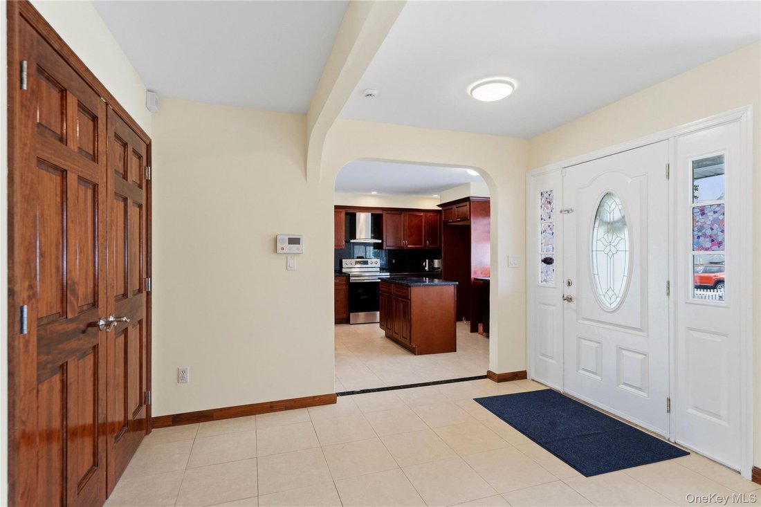House in Levittown, New York, United States 4 - 18910558