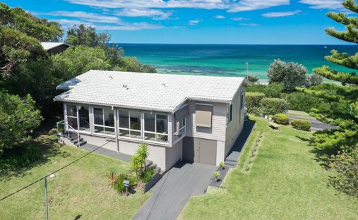 House in Mollymook Beach, New South Wales, Australia 1