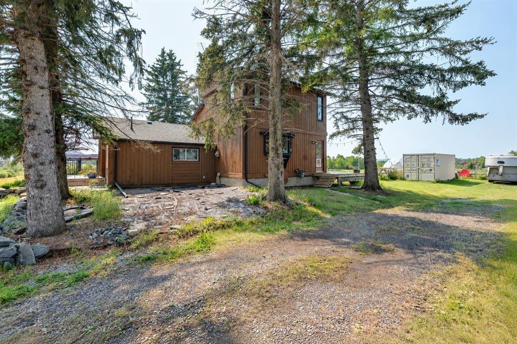 House in Foothills, Alberta, Canada 3 - 18921472