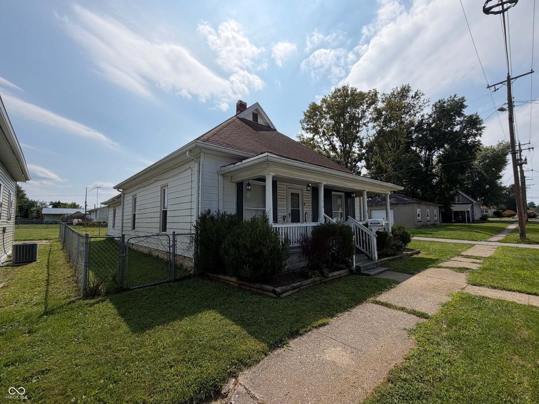 House in Bedford, Indiana, United States 2 - 18908873