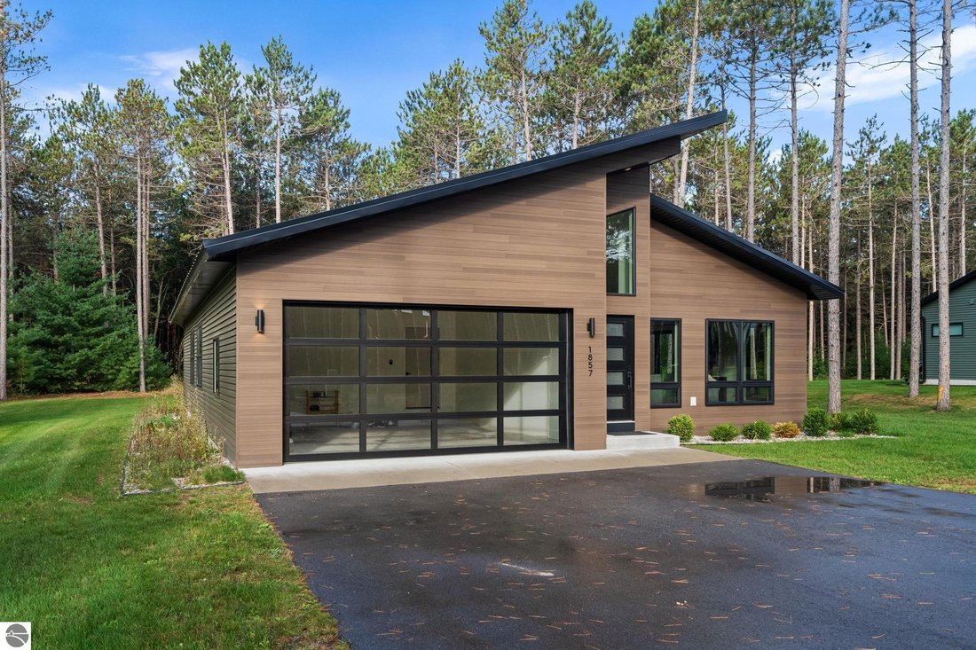 House in Traverse City, Michigan, United States 5 - 18908886