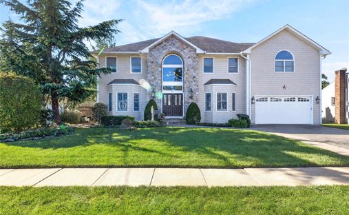 House in Wantagh, New York, United States 1