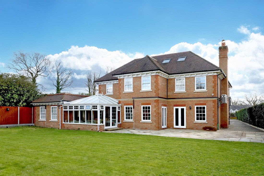 House in Farnham Royal, England 2 - 18913453
