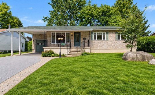 House in St-Bruno-de-Montarville, Quebec, Canada 1