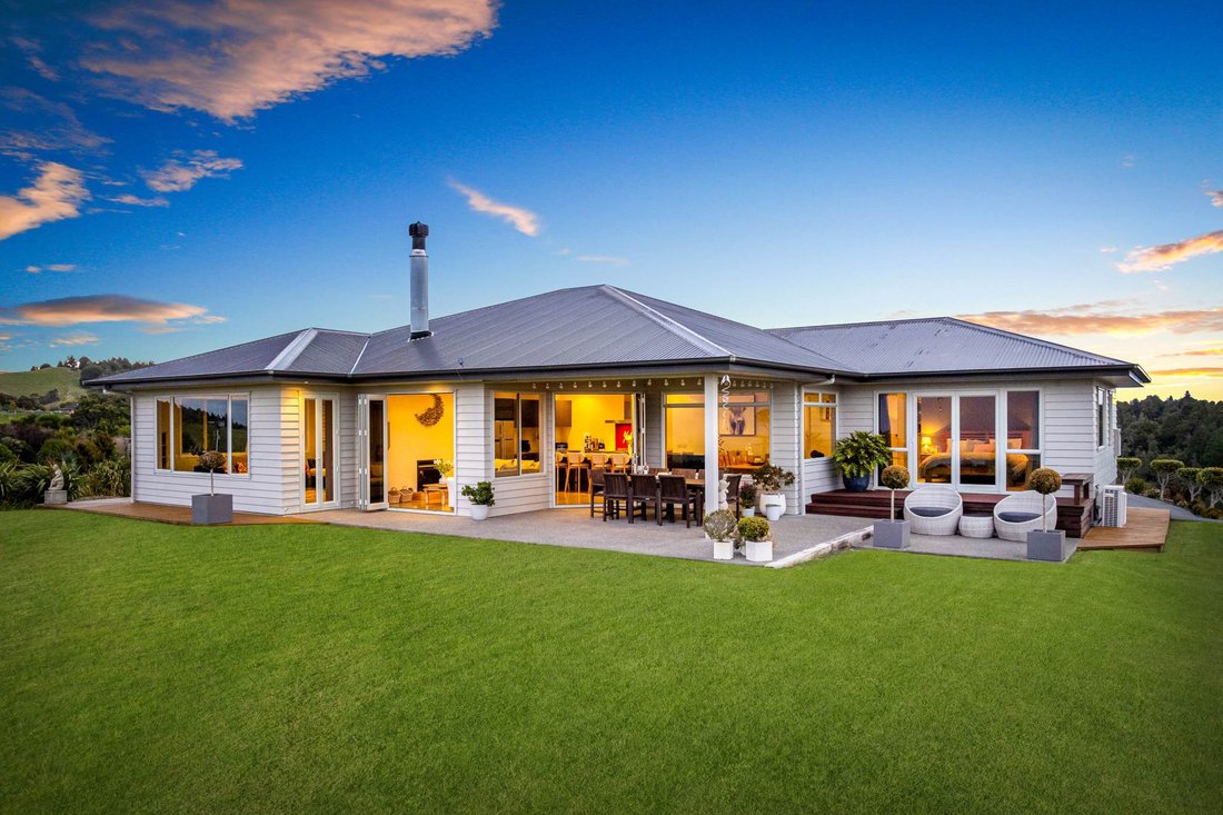 House in Pūkorokoro / Miranda, Waikato, New Zealand 4 - 18835972